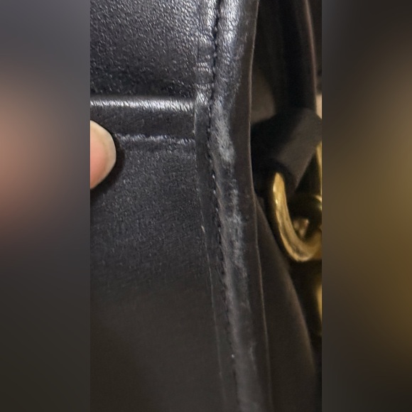 Elegant Black Leather Shoulder Bag - Picture 13 of 15